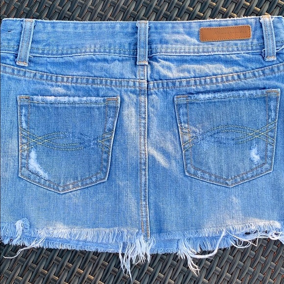 A&F Denim Mini Skirt Size 0 - Picture 3 of 3